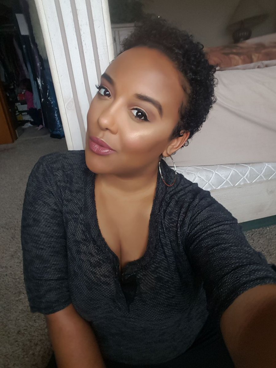 missbrimo's tweet photo. Of course I had to bring my @itsmyrayeraye x @bhcosmetics palette on vacay. #mousse and #tiffany on the lids #mocha on contour #rayediant for highlight as per usual. #stingraye (raye & @ColourPopCo ) on the lips topped with #nuderose @alissa_ashleyy x @elfcosmetics https://t.co/y6d0q2rnep