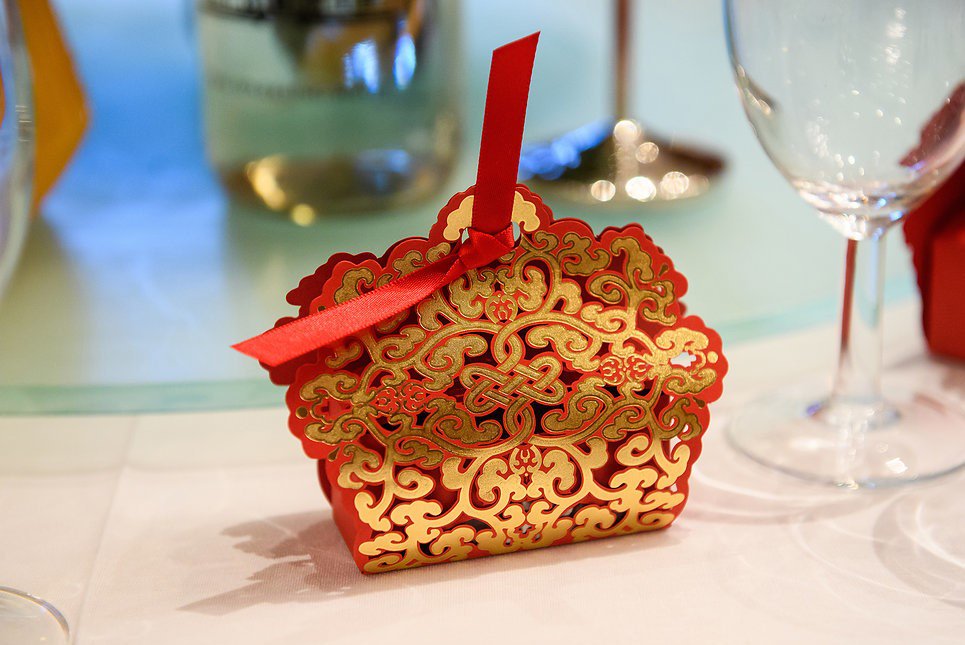 CeriseRose_UK's tweet image. Lovely wedding set-up with red and gold favour boxes 😍 #weddingplanner #weddingfavourboxes #candyboxes #weddings #chineseindianwedding #redandgold #chineseandindianwedding #weddingsetup #weddingreception