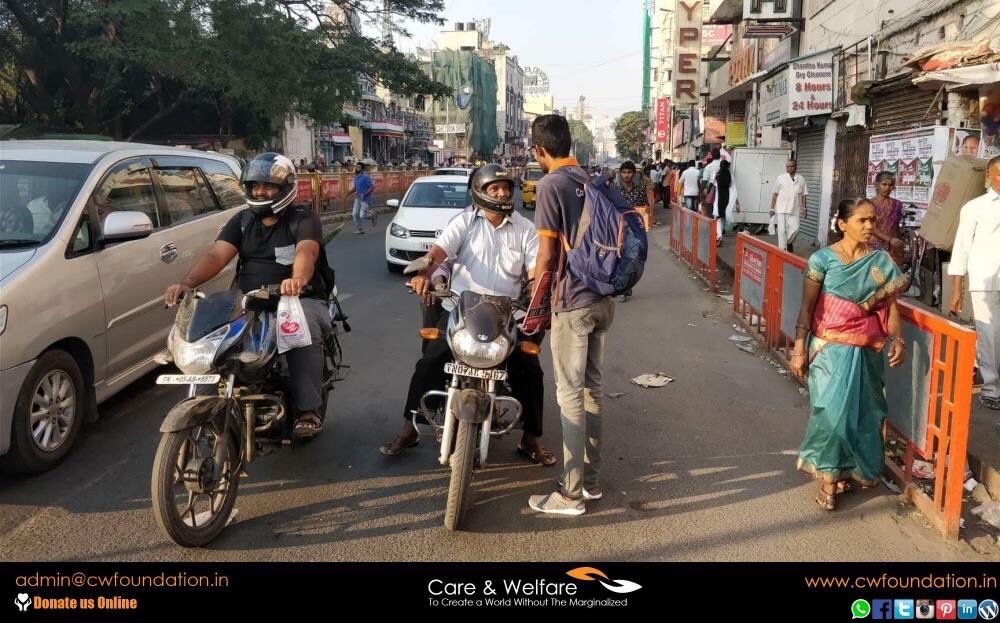 careandwelfare's tweet photo. Team Care and Welfare conducted traffic awareness campaign in Tnagar to create awareness on Road Safety and to create an accident free nation.

#TrafficAwareness #CareAndWelfare #Chennai #RoadSafety #NoAccidents #WearSeatBelts #ObeySignals https://t.co/VOC79nepmO