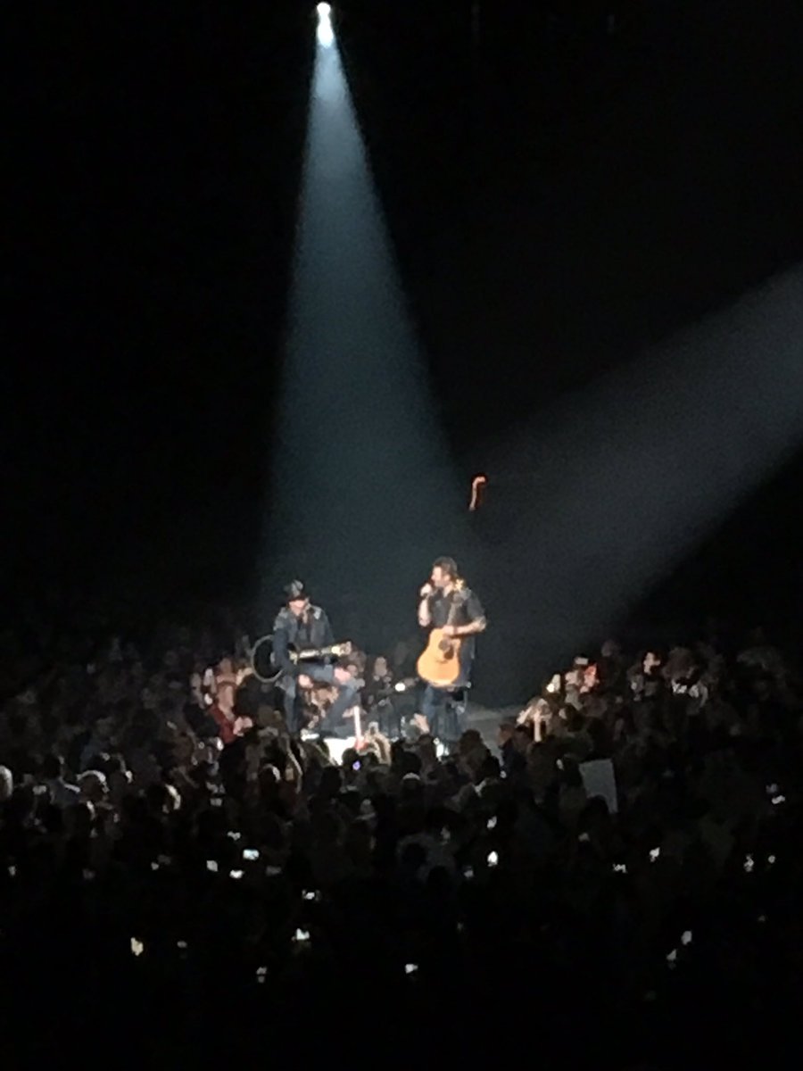 kimstjames's tweet photo. @blakeshelton concert last night was off the hook! https://t.co/bD1q13szJl
