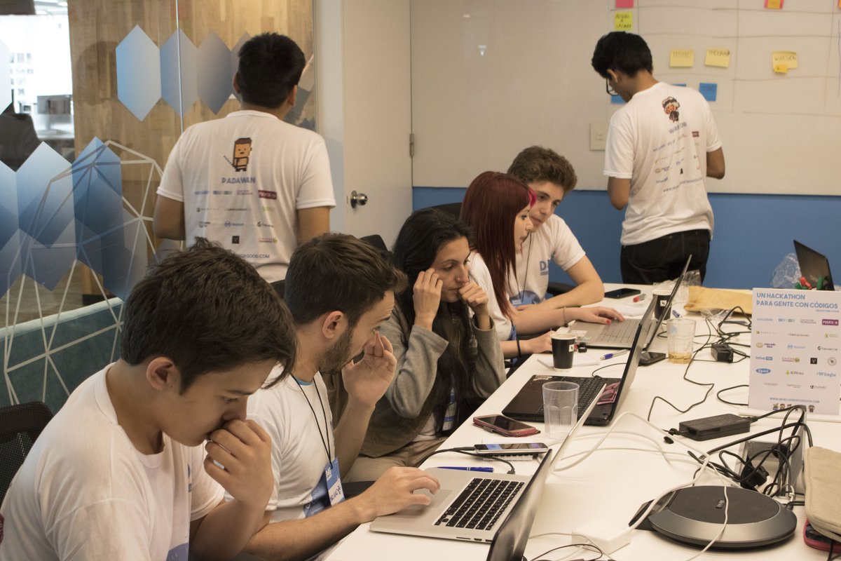 laburojovencom's tweet photo. Si ya postulaste para ser #ManijaDigital, ayudanos difundiendo en tus redes para que nuestra comunidad crezca cada día más 💻👐https://t.co/WOg60NgAyZ https://t.co/znqyrj6grA