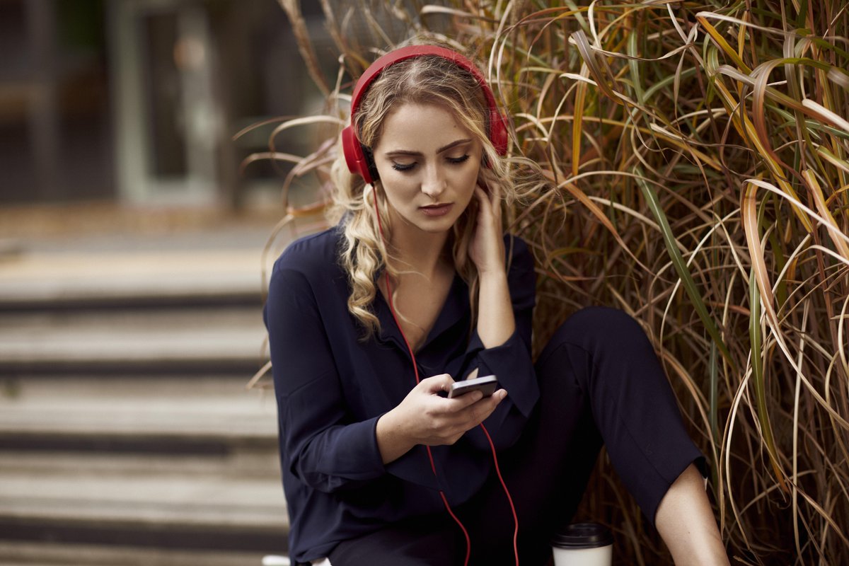 Wherever the weekend takes you, bring a little music and colour to your adventures | Model: Musica | Available in: Red, Blue, White, Black 🎧 🎶 
_____________________
 #headphones #music #bluetooth #fashion #fblogger #accessories #TGIF #FeelGoodFriday #FashionFriday  #FridayFun