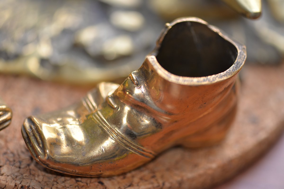Khadimite's tweet photo. #BrassSmith & his shoes :-) https://t.co/BVUqOTFi2N