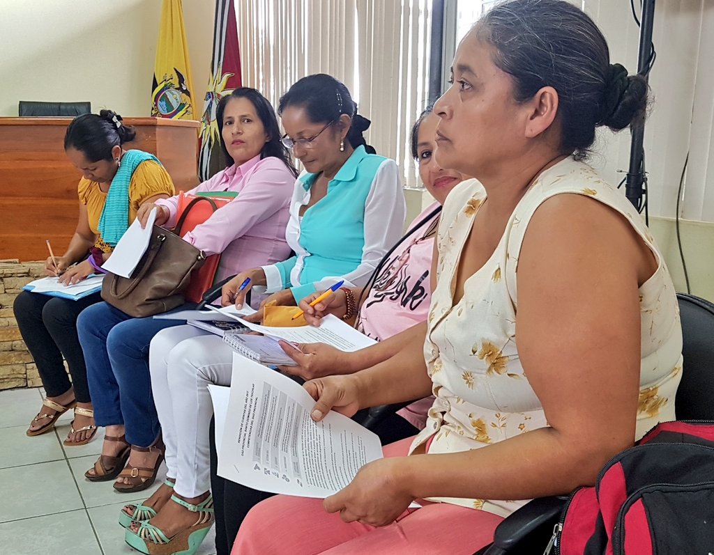 Comisión mixta liderada por ciudadanía trabajan en el levantamiento de consulta ciudadana para la #RendiciónDeCuentas2017 del <a href="/GadTsachilas/">Prefectura Tsáchila</a>