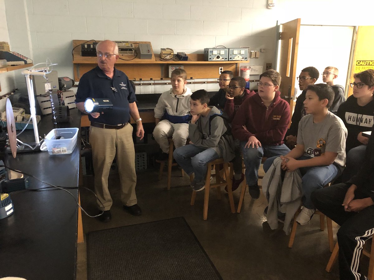 RichardYanku's tweet photo. ODU’s Engineering Department wowwed John Yeates Middle School students with demonstrations and hands-on labs. #CHROME Club #JYMSChargers #ODU Engineering https://t.co/aazr5juBwp