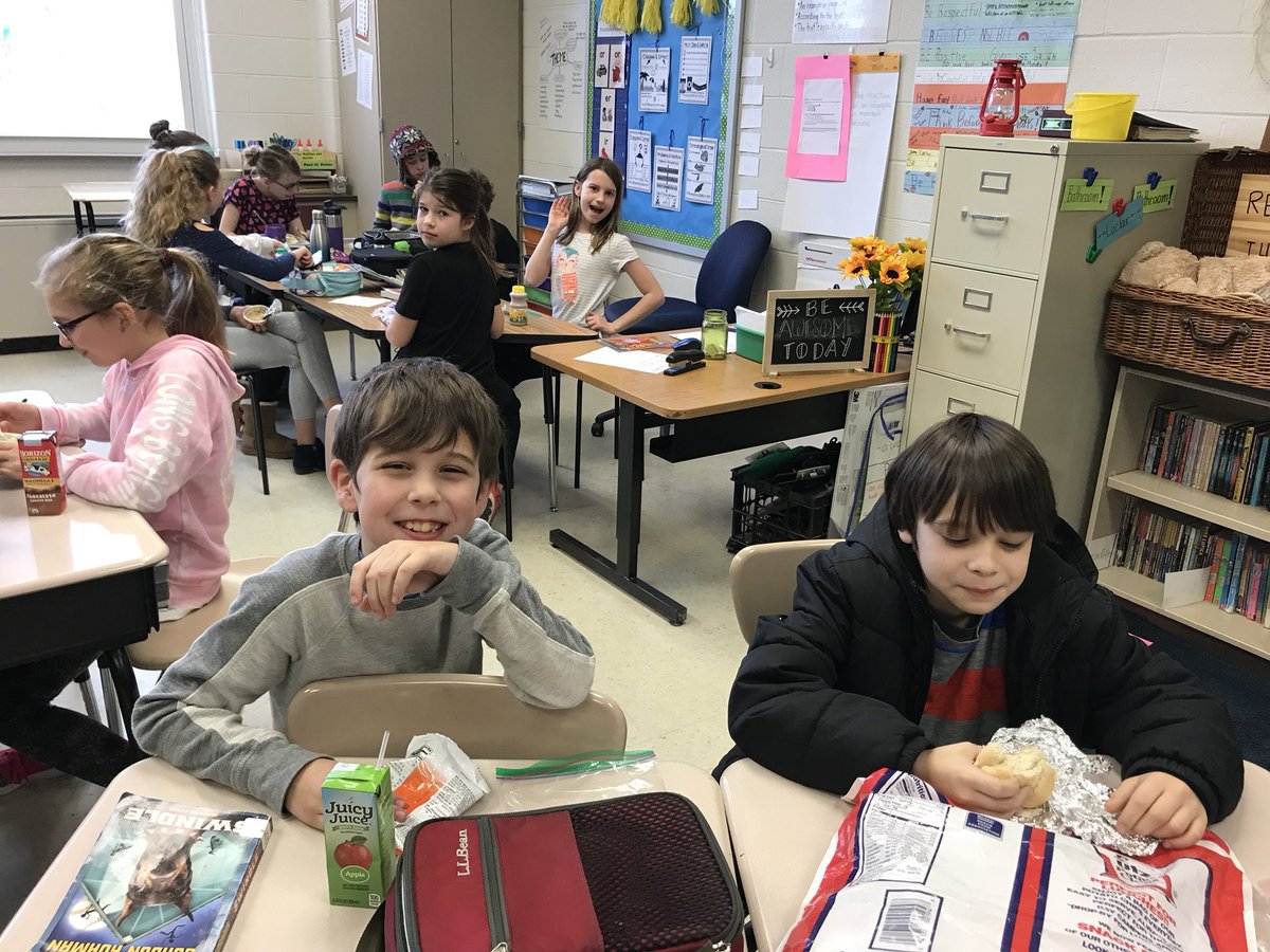 MrsLanesClass's tweet photo. All smiles in our Swindle book club!#readingisFUN #fourthgraderocks @gordonkorman https://t.co/7lGa69iESW