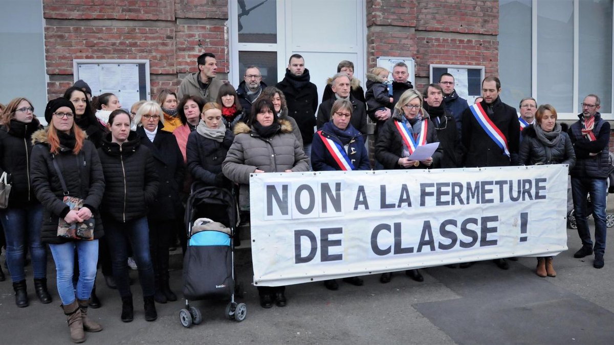 benoithamon's tweet photo. J'approuve le dédoublement des classes de CP et CE1 dans les écoles en REP. Mais il faut recruter des professeurs. Fermer des classes dans le reste de la France pour affecter des postes aux écoles en REP est injuste. Le Gouvernement ne réduit pas les inégalités, il les déplace. https://t.co/9XPtOvQlof