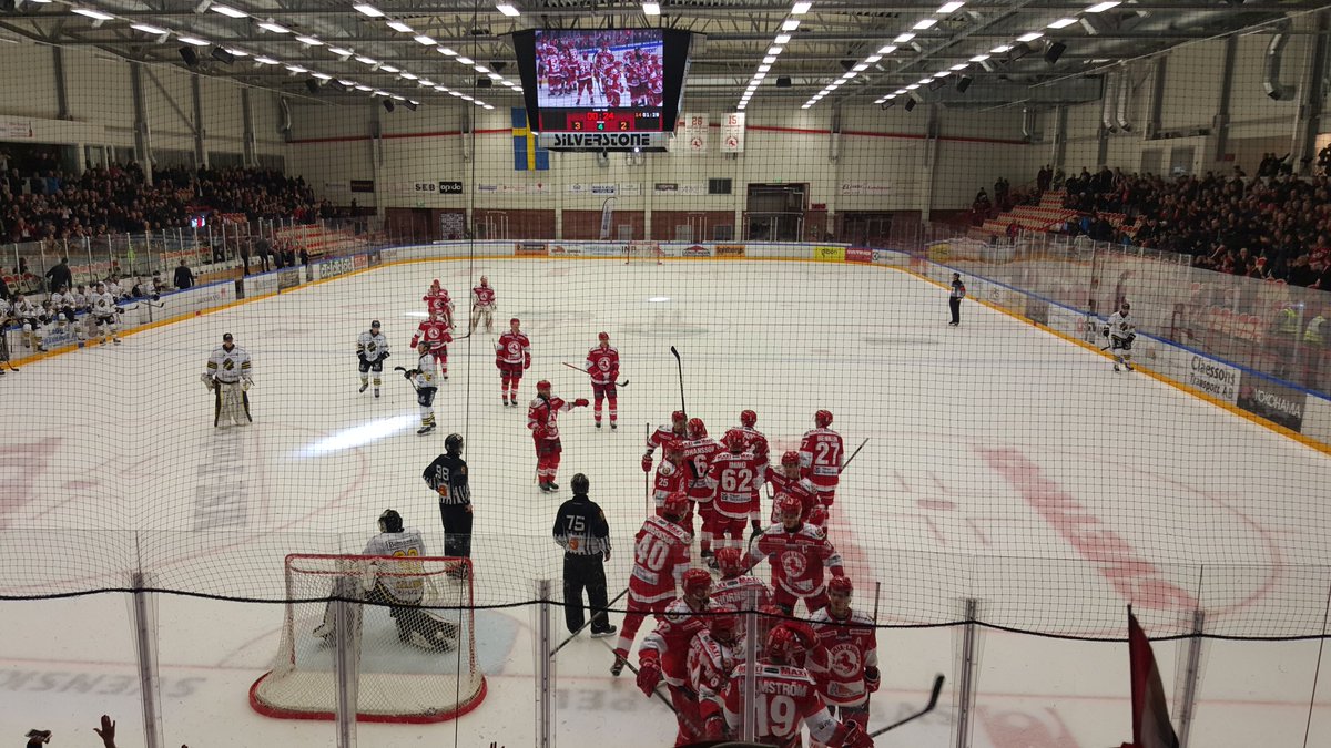 Maidanz's tweet photo. Ooohhh Forza Troja allez Troja allez Troja alleeezzzzz!! Nu taggar vi! Mot 3p!! #trojaljungby #trojasupport https://t.co/YVB43J7arF
