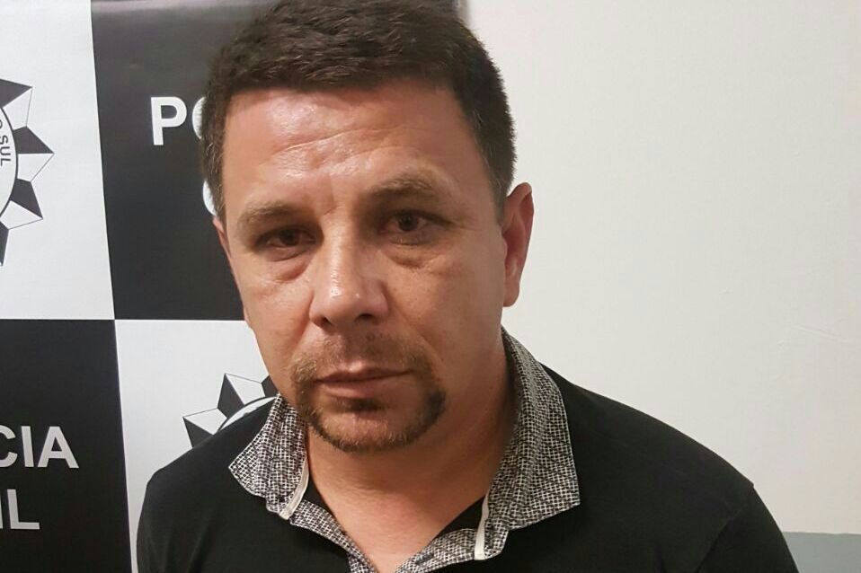 Poa24h_Oficial's tweet photo. Três homens são presos após assalto violento com sequestro relâmpago no Vale dos Sinos. A prisão ocorreu em Osório e foram apreendidos dois revólveres municiados, um veículo roubado, um jammer e rádios comunicadores.
#2DP_Canoas https://t.co/nMwaWe2a7W