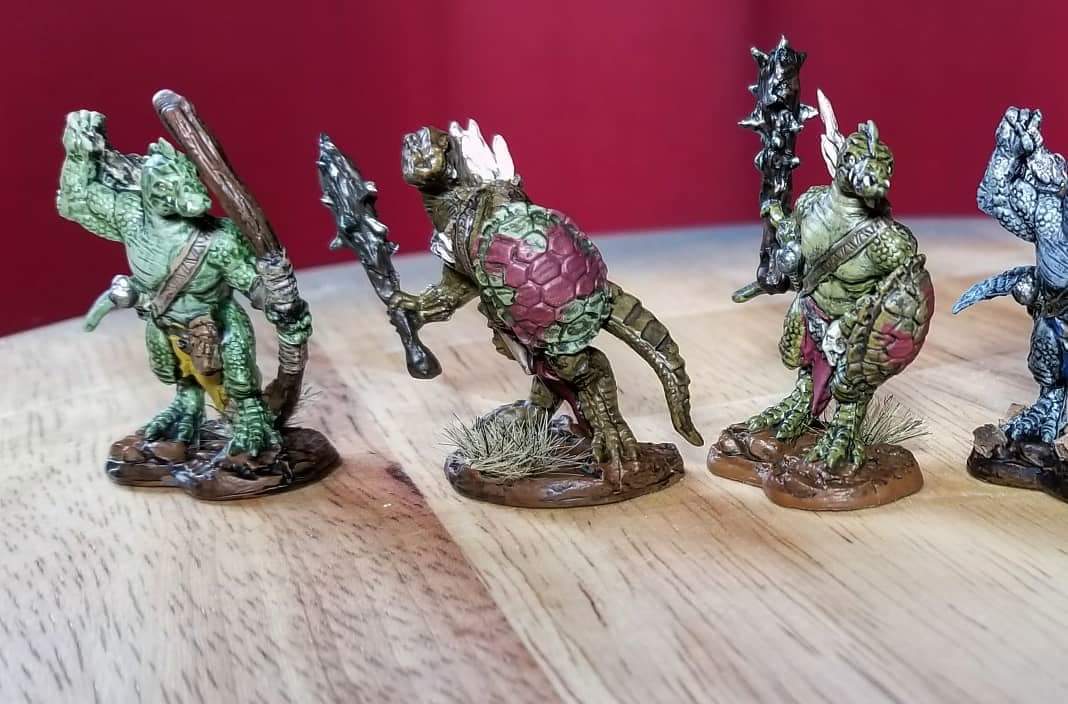 dreadpiraterose's tweet photo. Finally finished my #dnd lizard army! These guys came from the Reaper #Bones3 Kickstarter. My goal was to get them painted quickly but still look nice on the table. I spent just over an hour on each one, on average. So stoked with how they look as a set! #HappyLittleMinis https://t.co/IpBkfFmEjg