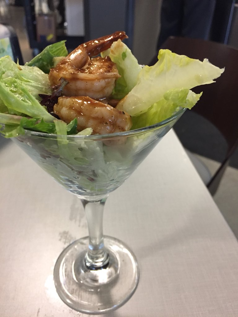 BlueHenRayBoh20's tweet photo. I live when @DiningUD surprises me with cool foods!! #UDSpring #fancyeating https://t.co/RCmWphtSR1