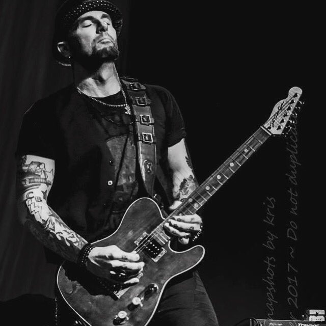 Help us in wishing our lead guitar player Ryan Blake an awesomely happy and amazingly ROCKIN' birthday!

Photo Credit: Snapshots by kris