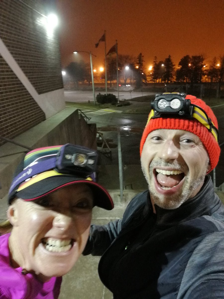 dieselRuns's tweet photo. Eerie red sky morning run with Snow Leopard @anothercanuckingrunner, a Rarebit who channels her inner animal to be incredibly alert at 5am in the morning #noCaffeineRequired #runStrong #runWild #GoRarebits https://t.co/BleBBXsouh