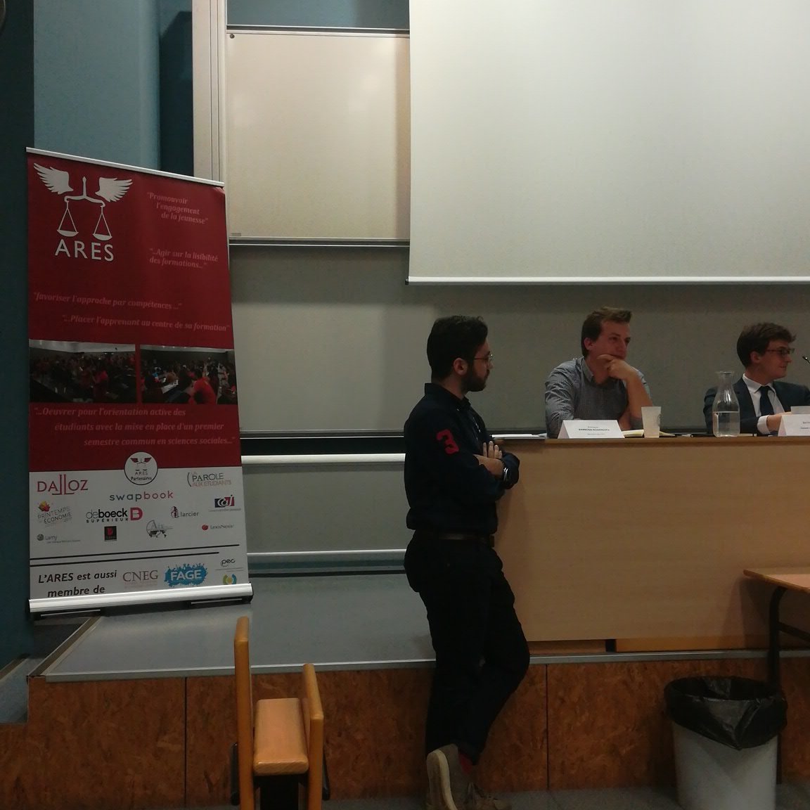 AEDAvignon's tweet photo. L'AED est présente au WEF de la @fede_ARES ! ⚖️ 

Aujourd'hui : colloque sur la réforme des lycées qui est dans la continuation du projet de loi relatif à l'orientation et la réussite des étudiant(e)s. 

https://t.co/S9iB4nUEzm https://t.co/tAstaYD6Ed