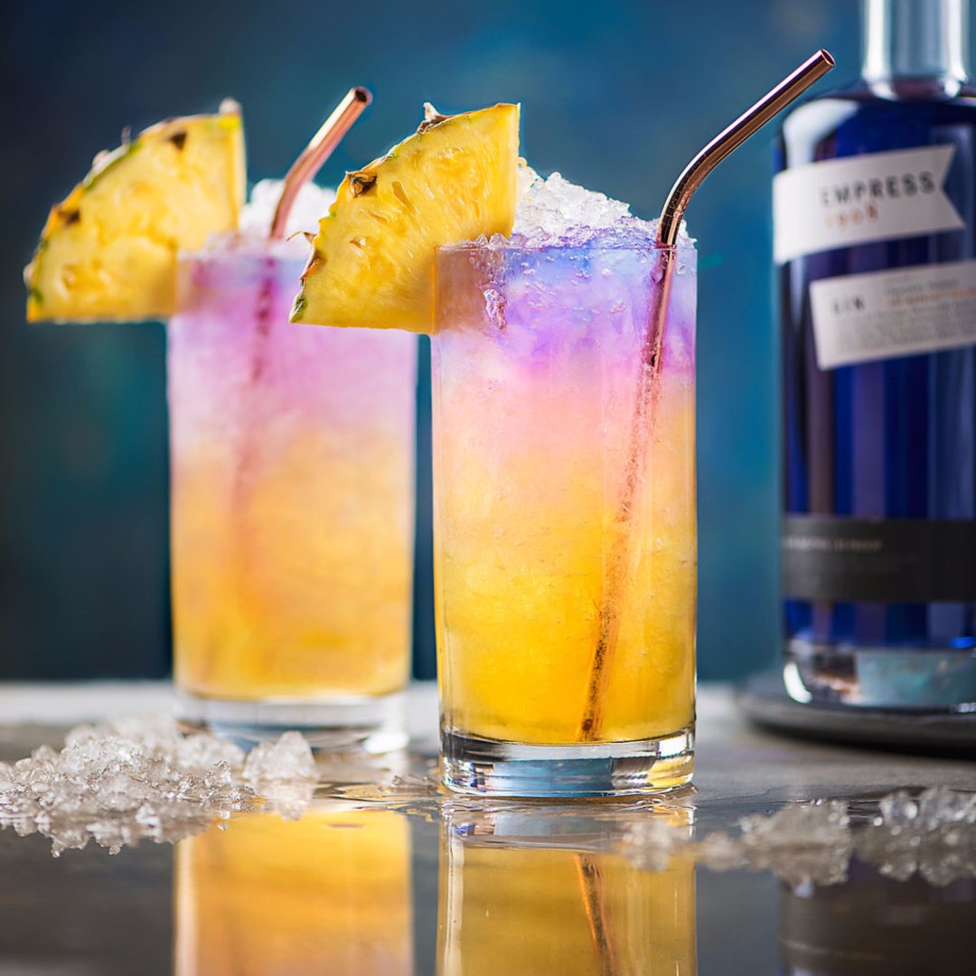 EmpressGin1908's tweet photo. ROYAL HAWAIIAN
1 1/2 oz Empress 1908 Gin
1 1/2 oz Unsweeted pineapple juice
1/2 oz Fresh lemon juice
1 tsp Orgeat syrup

Shake all ingredients except gin with ice. Strain into glass with crushed ice, layer gin on top. Garnish with a pineapple wedge. 

#empress1908 https://t.co/i31WT2ahkM