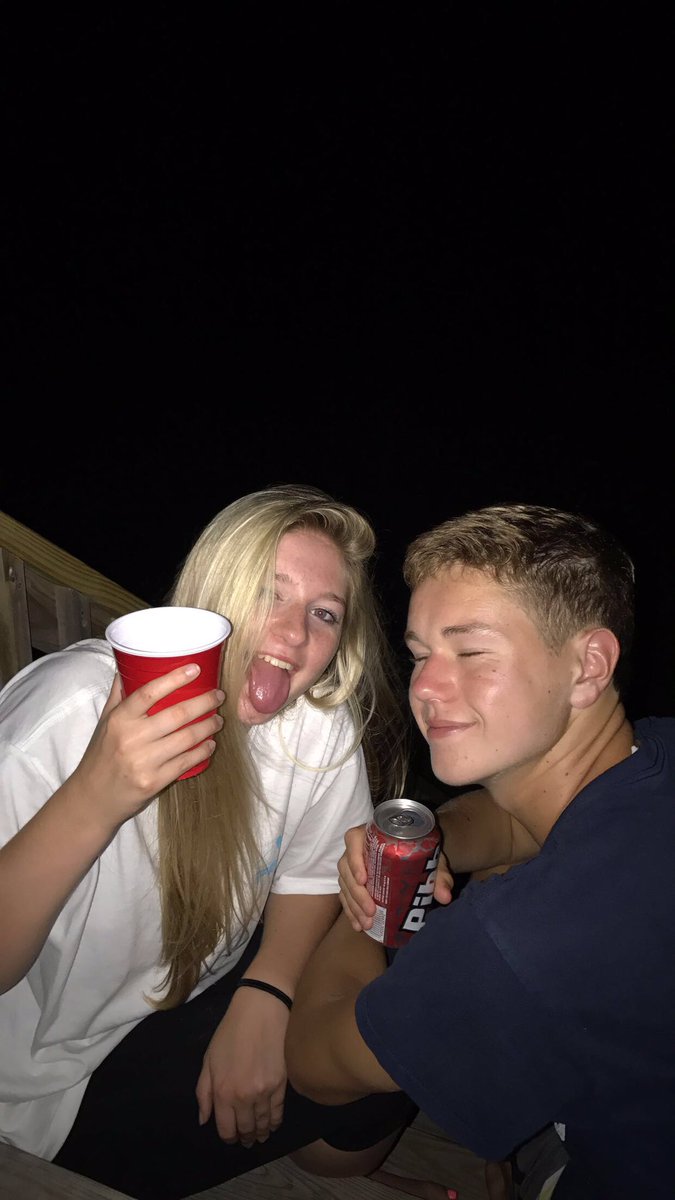 _calchaffinch's tweet photo. happy birthday homie 🎉counting down the days till the beach!! miss you bunches!!! https://t.co/RxeiAMESCf