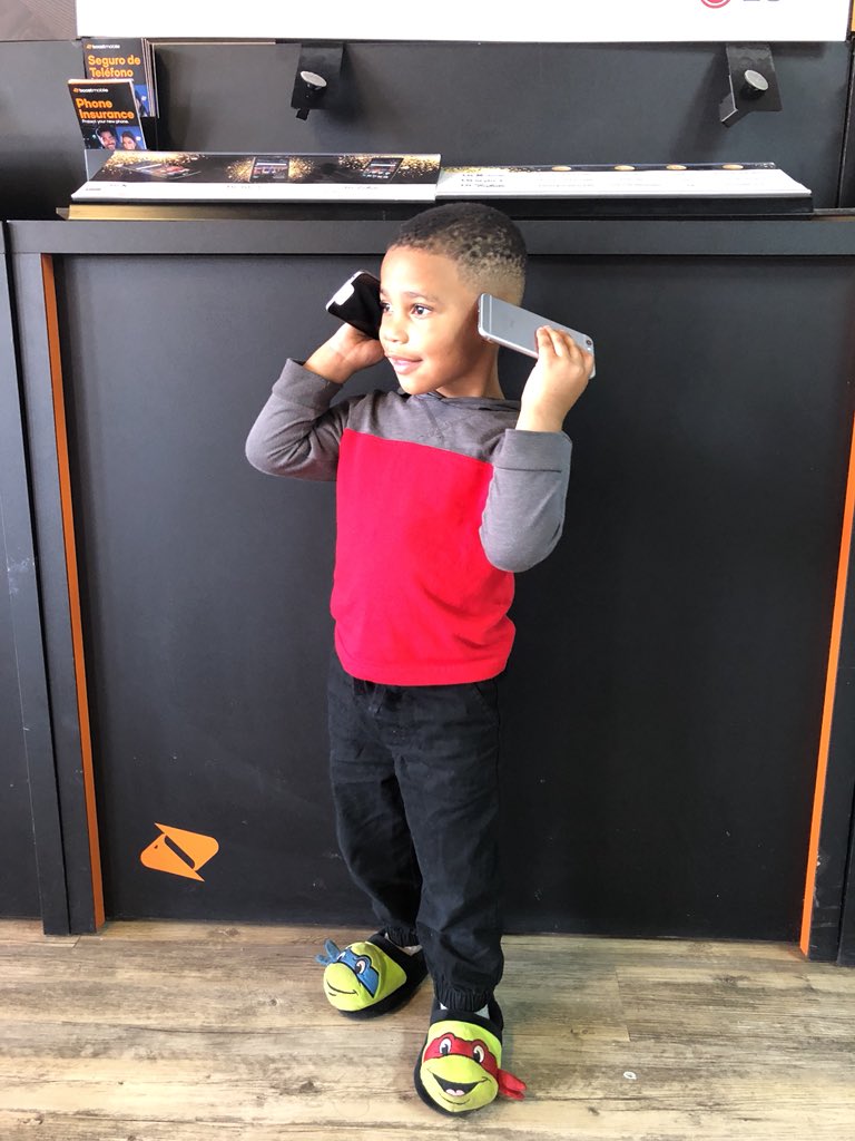 MML509UVALDE's tweet image. Happy customer two iPhones @elterevanspg @MMLWIRELESS #HOUTax18 #HTown