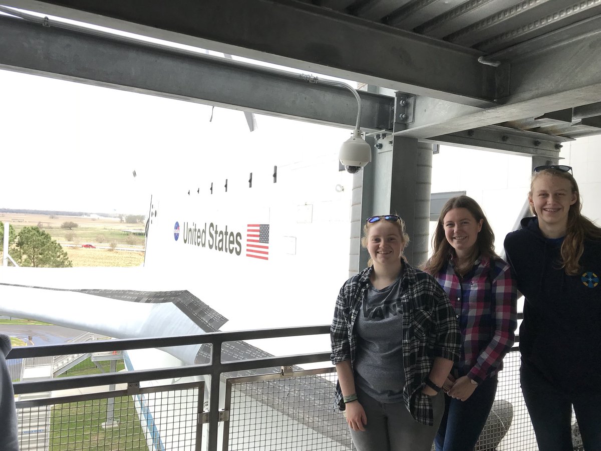 storm_racing's tweet photo. Tour around Independence Plaza before the start of Graduation! 🚀🎓 #boeing747 #challengershuttle #spacecraft #spacecentrehouston @CAUC_SHS @SandhighDT @SandbachCollege @SandHighScience @f1inschoolsUK https://t.co/lx1h9pK22P