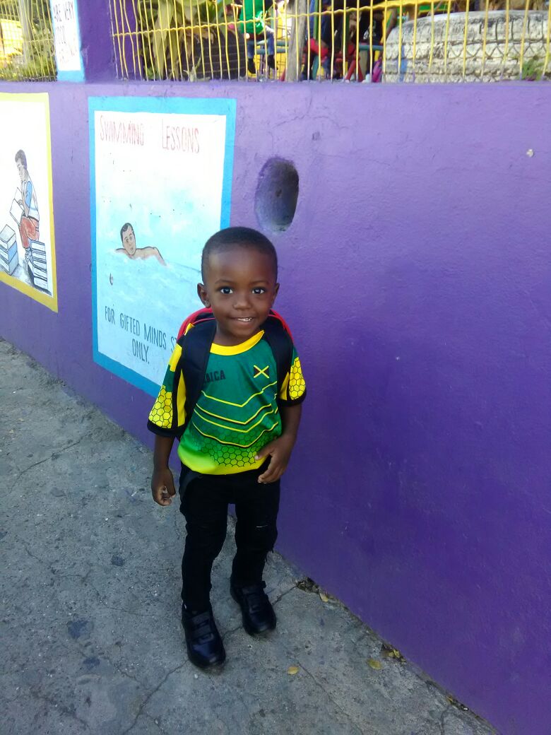 dbzycupcakes's tweet photo. Jamaica day @ school.
#looksnothinglikeme
#myblackpanther https://t.co/PgCMw5xdel