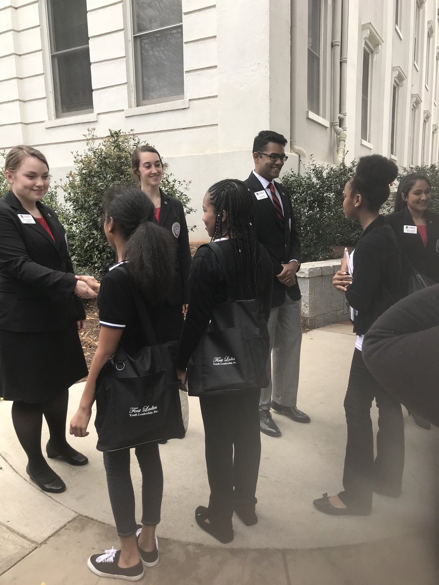 TheNew1stLadies's tweet photo. #firstladies @MemorialMS have arrived @universityofga #rockdale #first2lead https://t.co/cFGr0YjOue