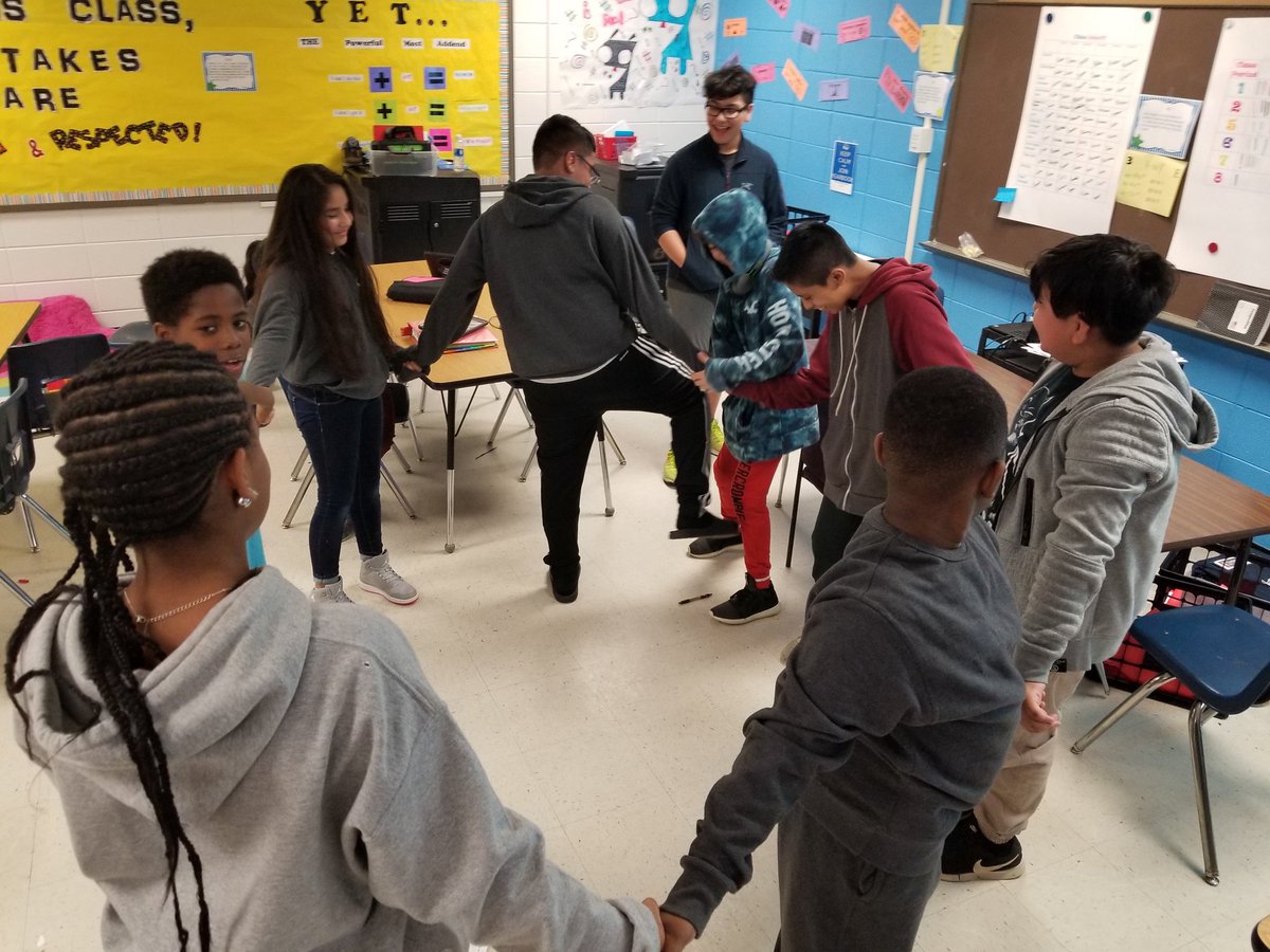 ArmourHBMS's tweet photo. My LEAP group start in a twisted mess but when they practiced their leadership skills...They were all able to reach the goal!!! #HBMSHawks #Teamwork https://t.co/nMtfjTMC4E