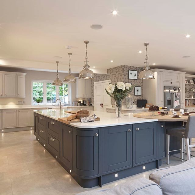 LauraAshleyUK's tweet photo. If two tone kitchens are your thing you NEED to check out this stunning customer photo of our Harwood range from @lauraashleykitchens and get some serious kitchen inspo! ❤️ #lauraashley #lauraashleykitchen #theheartofthehome #kitchengoals #countrykit… https://t.co/dP9VCUoogM https://t.co/o1Lb7Mjbkc