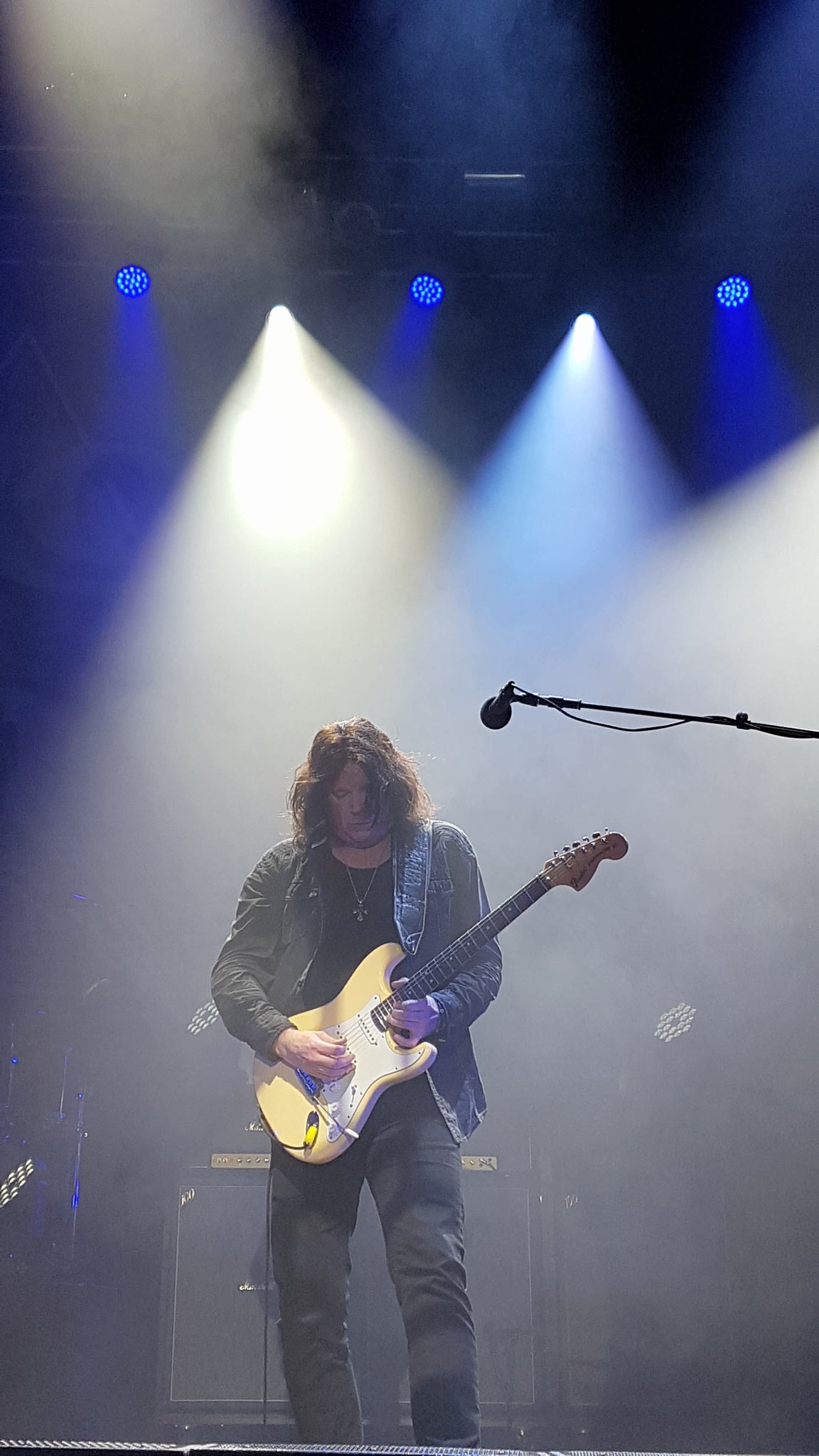  Happy birthday our guitar\s heroe   All the best from France 