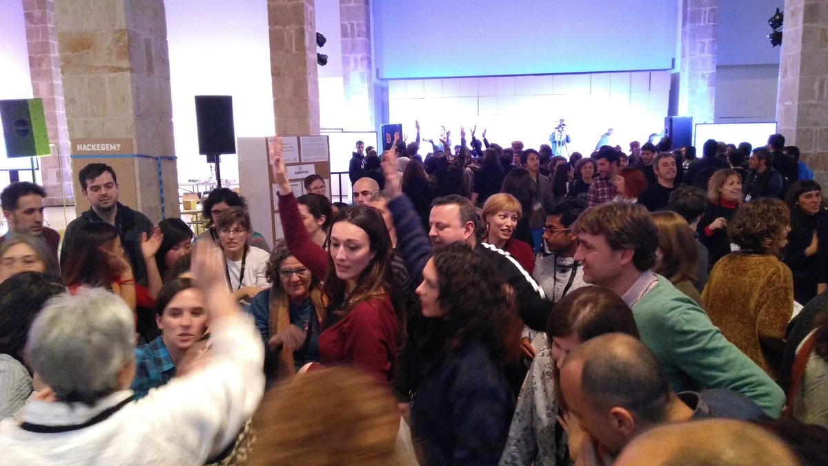 Joventut_gi's tweet photo. Tret de sortida a la #Hackató: #EdHackRaval. El @MuseuMaritim està a petar de gent amb ganes d'aprendre i treballar! Una gran iniciativa de @FundacioBofill i @TotRaval. Estem als reptes #joacompanyo i #joenforteixo. Actitud #EdHacker! https://t.co/6dQtPr6fV5