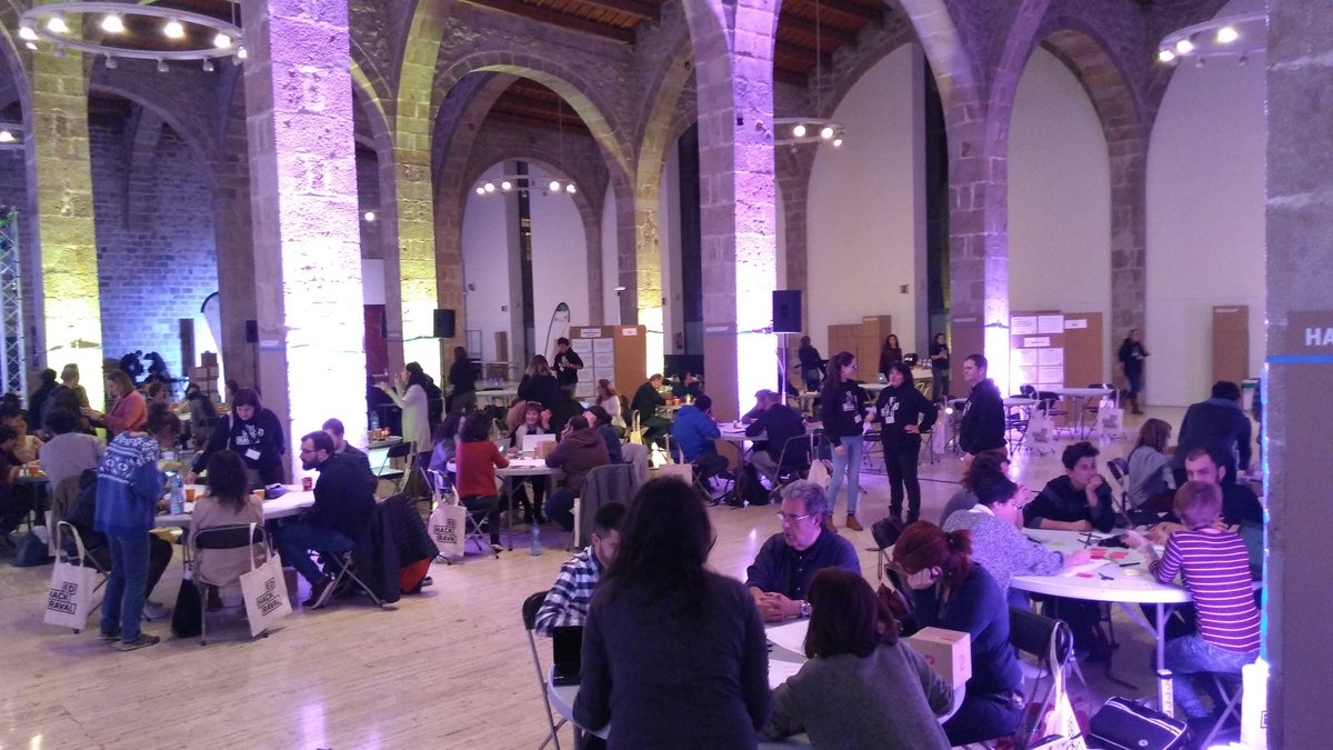 Joventut_gi's tweet photo. Tret de sortida a la #Hackató: #EdHackRaval. El @MuseuMaritim està a petar de gent amb ganes d'aprendre i treballar! Una gran iniciativa de @FundacioBofill i @TotRaval. Estem als reptes #joacompanyo i #joenforteixo. Actitud #EdHacker! https://t.co/6dQtPr6fV5
