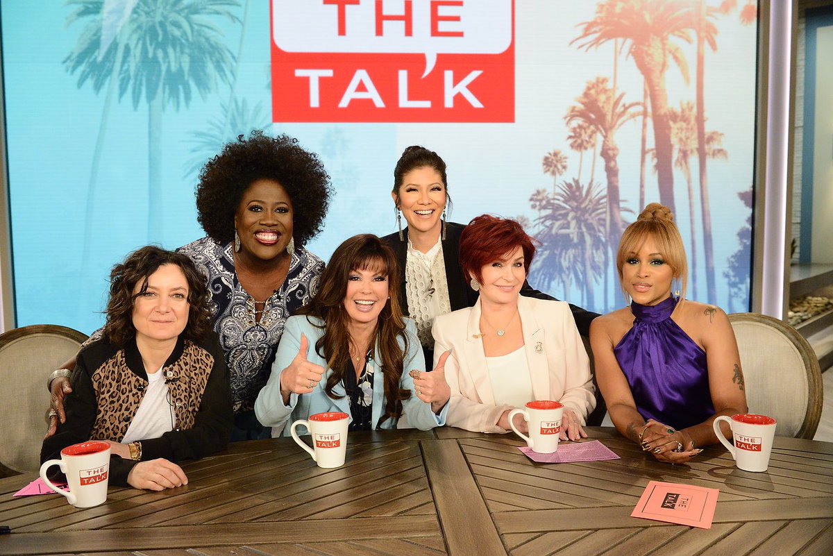 TheTalkCBS's tweet image. EAST COAST 👍👍 Tune in now and let's start talking! We're ALL-NEW w/ the lovely @marieosmond! Plus, @JasonLewis​ is here to talk about his new movie, #HalfMagic! #TheTalk
