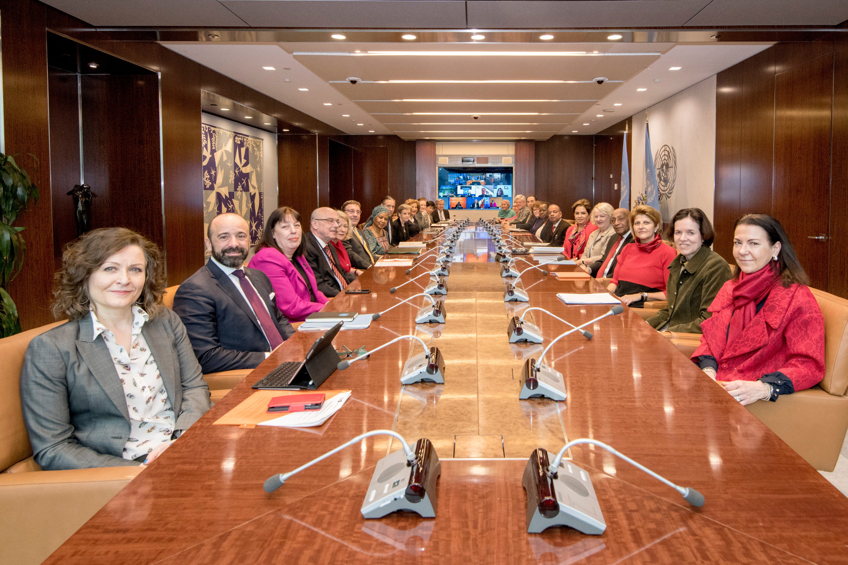 António Guterres on Twitter: "When I took office as Secretary-General, I  made a personal commitment to women's empowerment and gender parity at the United  Nations. Today, I was happy to chair the