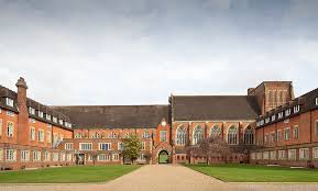 intexpworkshop's tweet image. A HUGE thank you to @ArdinglyCollege for such a warm welcome on behalf of Tatler Schools Guide @Tatlermagazine - To be greeted by the resident "Hawk" was quite a surprise! Thank YOU!