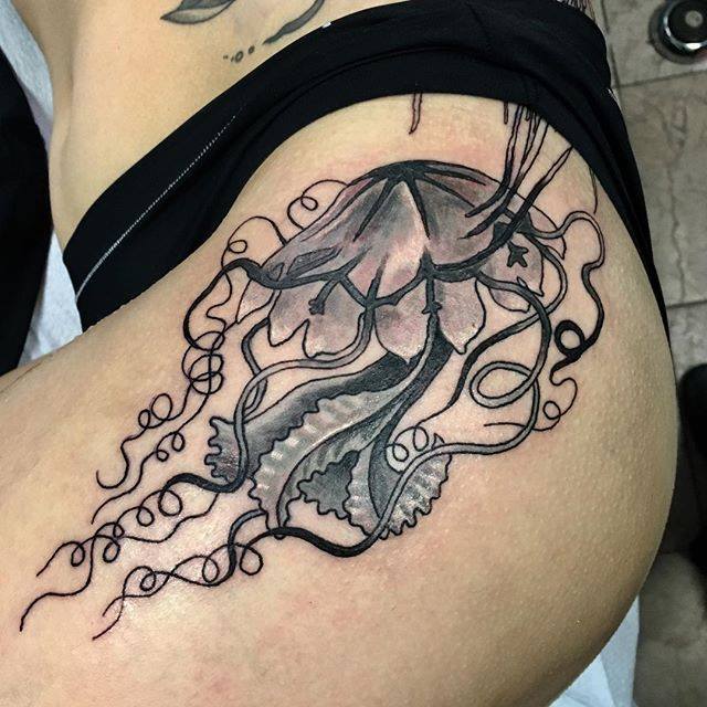 Witch City Ink on Twitter: "Ernst Haeckel inspired jellyfish by @snakeoclock * * * #ernsthaeckel #jellyfishtattoo #hiptattoo #sealife #witchcityink #salemma salemtattoo #salemtattooartist #blackandgreytattoo #ladytattooer #ladytattooers ...