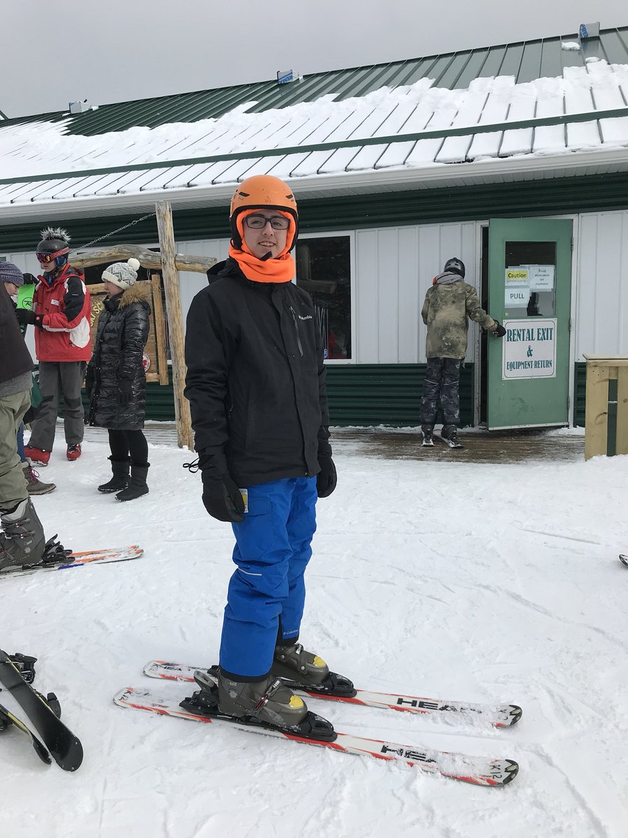 Mexican International student, Gudelio Garza, enjoying some downhill skiing <a href="/HiddenvalleyHVR/">Hidden Valley Resort</a> pictured here with his host Mom <a href="/rebeccaahaz/">Rebecca</a>!