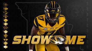 901_sxvxge's tweet photo. Blessed to receive an offer from the University of Mizzou🙏🏽❗️ @showtimeshine5 @johnvarlas @RivalsJohnson @MizzouFootball @Coach_Ford #DaSavageWay 🤟🏽#DaOnlyWay🖖🏽 https://t.co/hK8ZObJWCt