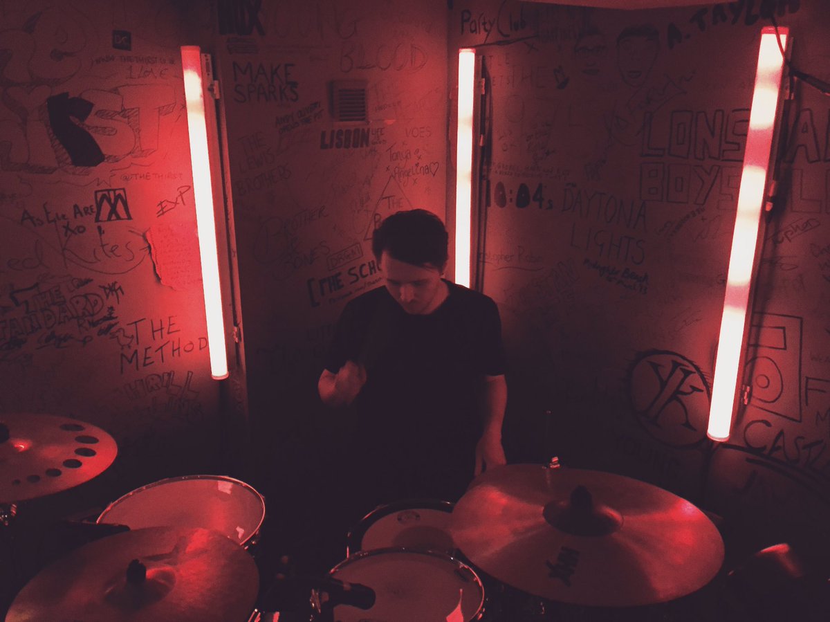 V I C T O R I A tweet media