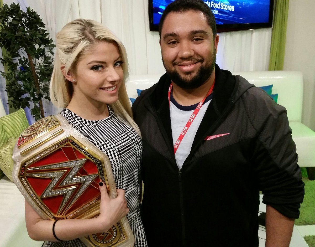 SebassEdm's tweet image. The Goddess @AlexaBliss_WWE has made it to Vegas! Amazing superstar and an absolute joy to meet in person. #EliminationChamber @WWE