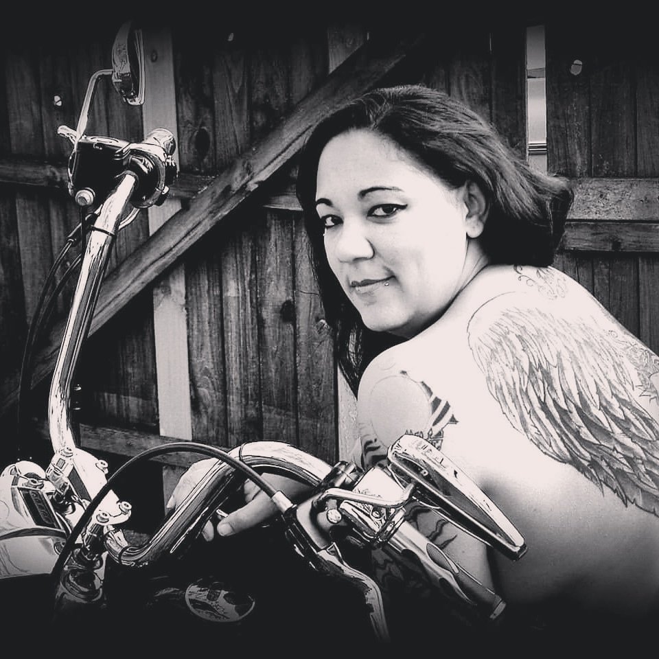 darcystjohn's tweet photo. Leap to the past with a picture of when I was more of a full figure but not a bit less sexy 😘 #throwback #sexylady #harleydavidson #tattoo #notshy #hot #iridemyown #badgirl ❤ https://t.co/JrcXotTRrx