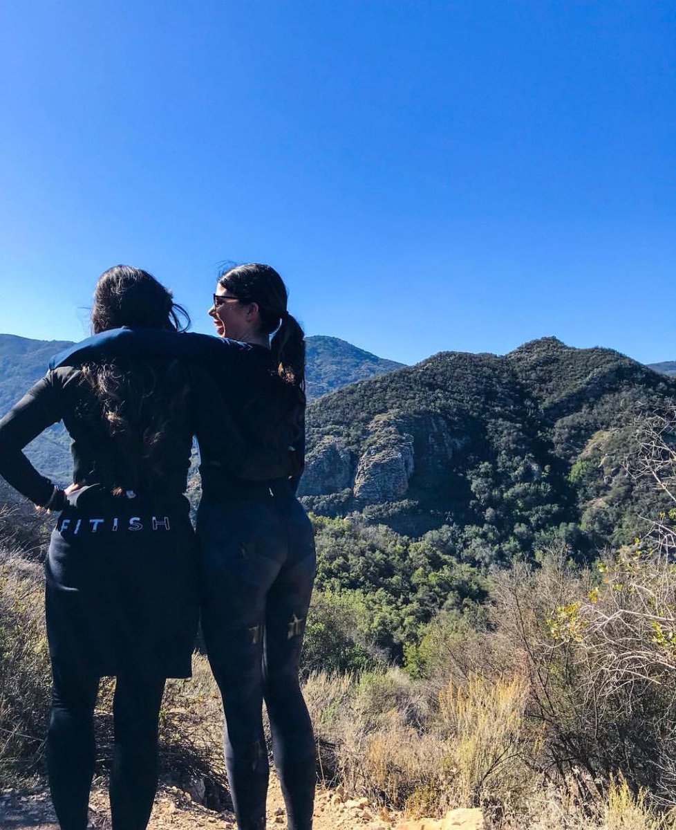 CHLI360Health's tweet photo. Surround yourself with people who push you to be your best self. That's what our #SignatureRetreat is all about. We have spots open in our March 5 program! Please call us to learn more: 818-575-1114. #Wellness https://t.co/SWhkE5BD0S