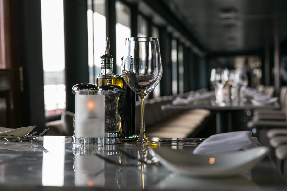 HudsonsNYC's tweet photo. Ready-Set-Cruise 🛥 Join us for Friday and Saturday night trips on the Hudson! https://t.co/W0xu57ZHTg