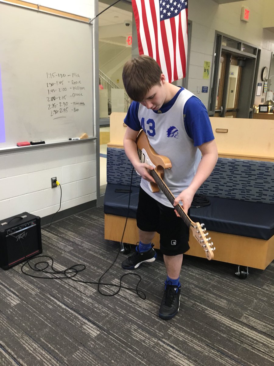 MBHKhamis's tweet photo. MJHS Guitar expedition @MJHSConnaughton https://t.co/VmQeIzvaBg