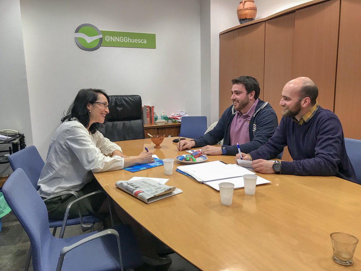 Los jóvenes de @PopularesHuesca también queremos una #HuescadePrimera 😎✌🏻. Esta tarde nos hemos reunido con <a href="/AntoniaAlcala/">María Antonia Alcalá</a>, concejal del #PP en <a href="/aytohuesca/">Ayuntamiento de Huesca</a> responsable de temas de juventud, para sacar adelante propuestas en materia de #Juventud. #JuntosCrecemos #Huesca💚