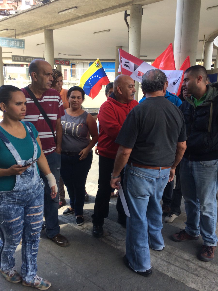 dariovivaspsuv's tweet photo. Hoy #23Feb En chequeo de  máquinas En macarao para el proceso de Carnetización de nuestra militancia del @PartidoPSUV https://t.co/7lgJCGJyMf
