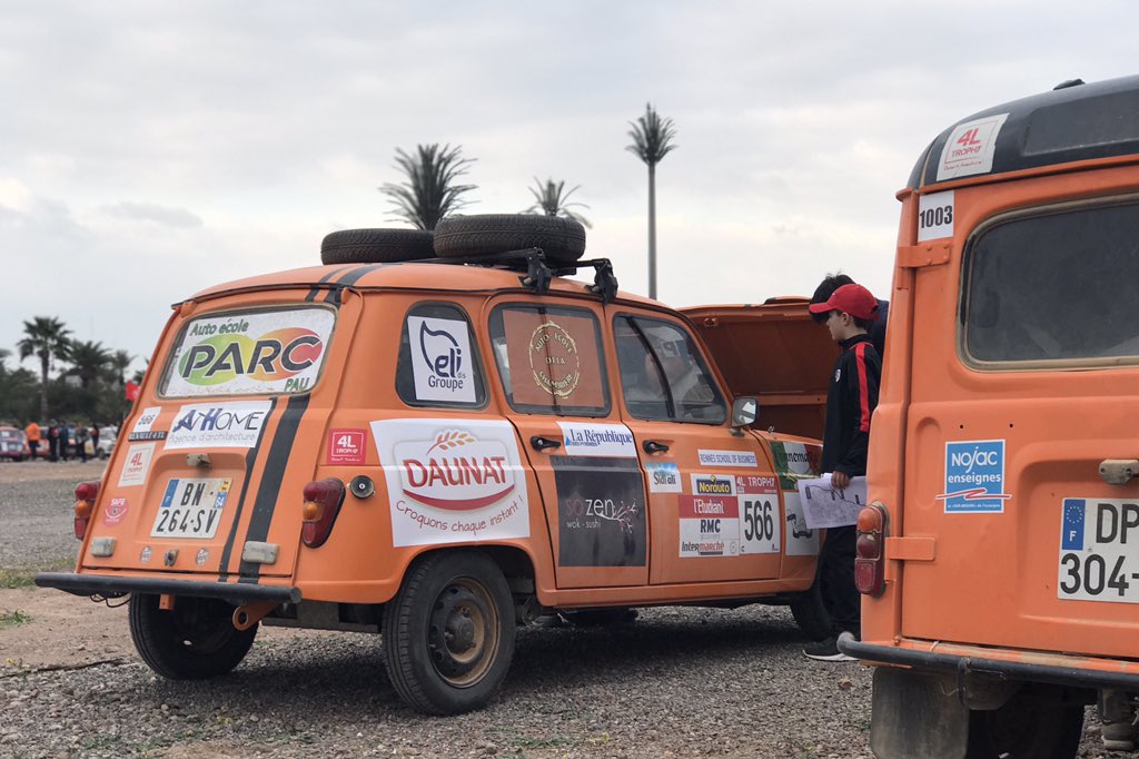jeancharleshuv's tweet photo. Non mais cette aventure! 😍 Trop vieux pour le faire, me voilà à l'arrivée du #4LTrophy2018 pour vivre un morceau de l'aventure. Que d'émotions! 🤘#humandynamic https://t.co/bm9WOVYfMs