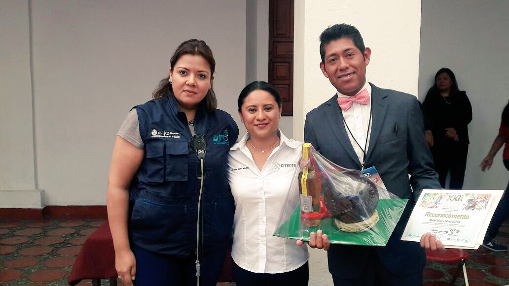 utvco's tweet photo. Nuestra rectora @nydiadelhi y la rectora de la @utcveracruz hacen entrega de reconocimientos a los integrantes del jurado de danza folkórica, su participación es invaluable en este #EncuentroUT https://t.co/XzcJbbliaN