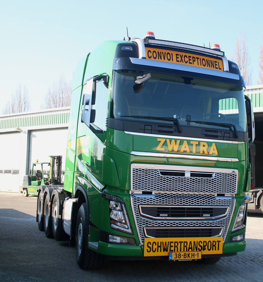 boermangroep's tweet photo. #BoermanGroep: Nieuw in gebruik genomen bij #Zwatra de 1131. De 38-BKH-1  is een Volvo FH16 8x4 voorzien van een Euro-6 motor met 750pk! #exceptioneel #transport #teamwork https://t.co/3YScwQXPhJ