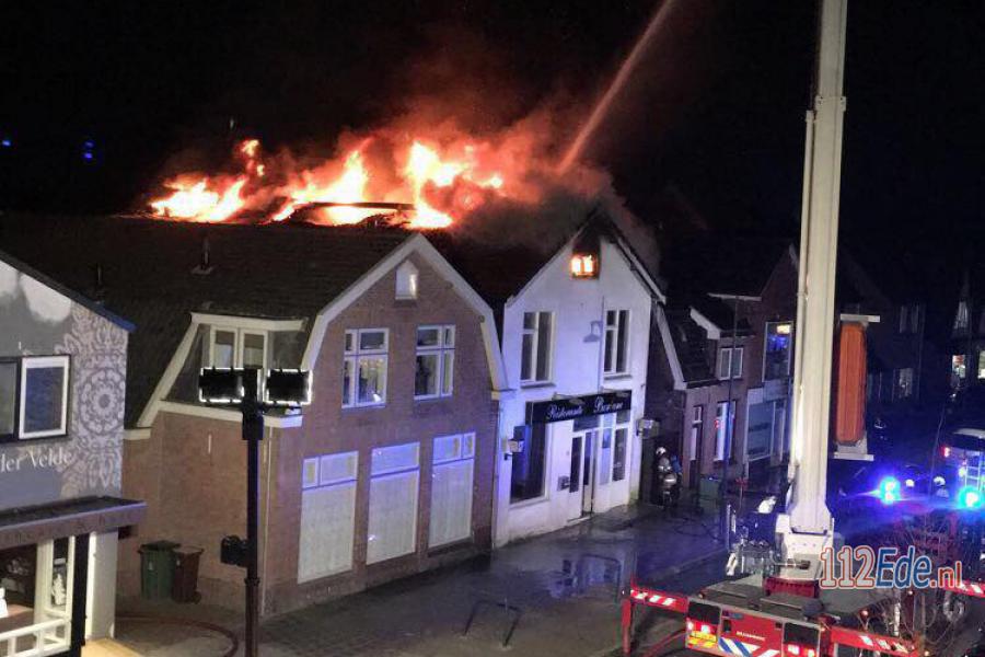 🚨 Uitslaande brand boven Italiaans restaurant aan de Patrimoniumlaan 112.press/QHZMwL #Veenendaal #112Ede https://t.co/FHFC2fCx5T