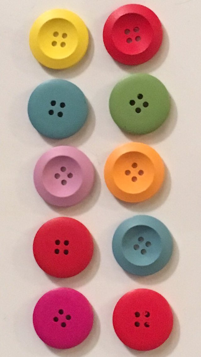 MakeMathsCount's tweet image. #BitesizeCPD today focused on the powerful image of an array to understand multiplication and division. Use buttons, counters, objects, pebbles, shells, leaves, Lego, dotty paper... when using an array, the relationship between multiplication and division is highlighted