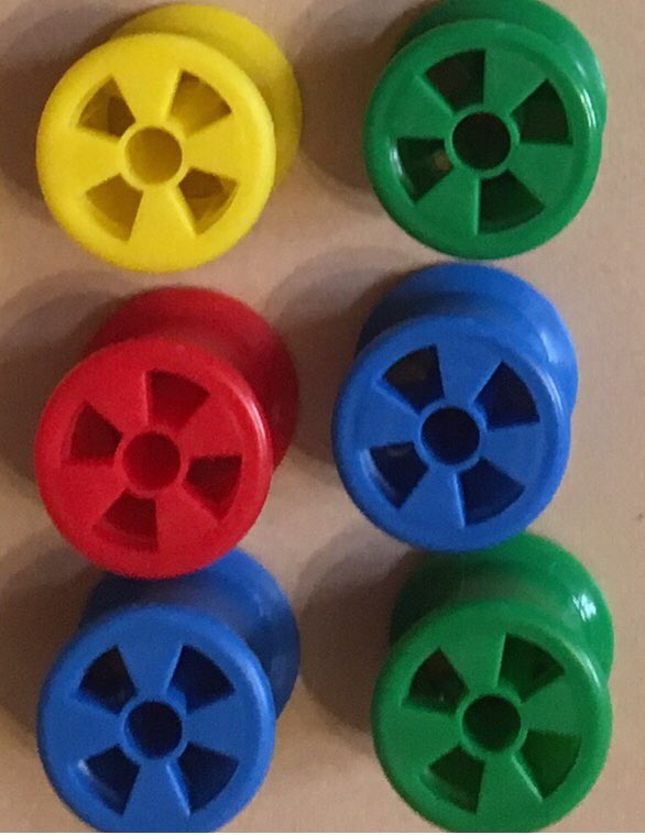 MakeMathsCount's tweet image. #BitesizeCPD today focused on the powerful image of an array to understand multiplication and division. Use buttons, counters, objects, pebbles, shells, leaves, Lego, dotty paper... when using an array, the relationship between multiplication and division is highlighted