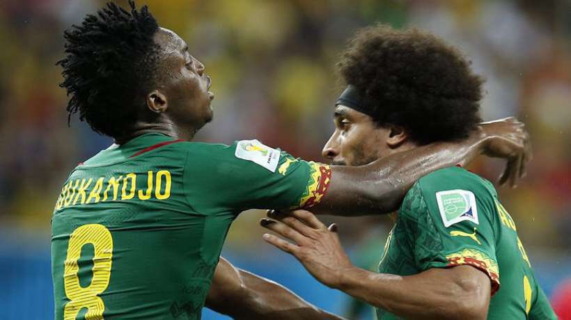 Ces joueurs africains qui tiennent l’Afrique dans leurs cœurs et qui veulent aider le sport africain bla-bla-bla bla tout en se battant avec un coéquipier sur la scène internationale en 2014....
Vous me faites doucement rire...mais ça ce sont vos valeurs 🤔 <a href="/AssouEkotto/">Benoit Assou-Ekotto</a>
